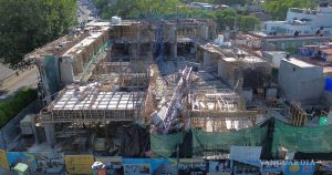 Grúa telescópica de construcción se desploma en CDMX, deja al menos cinco heridos
